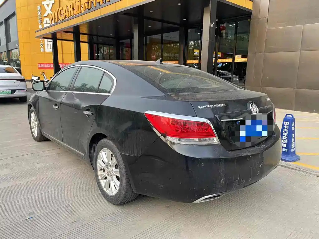 BUICK LACROSSE 2011