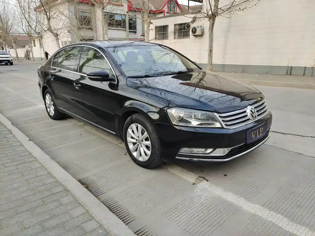 VOLKSWAGEN MAGOTAN 2012