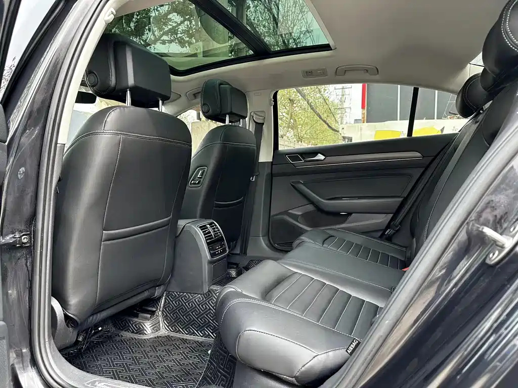 VOLKSWAGEN MAGOTAN 2020