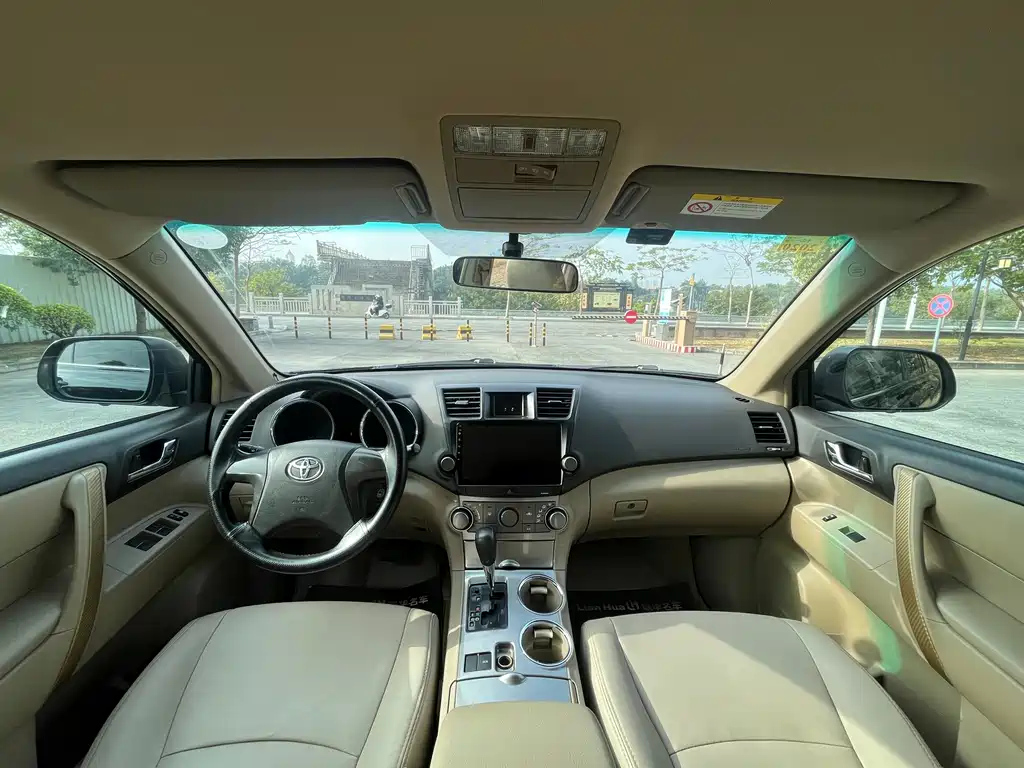 TOYOTA HIGHLANDER 2013