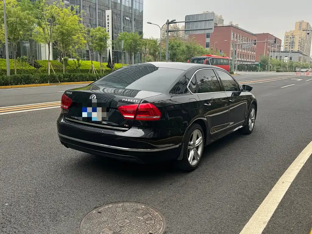 VOLKSWAGEN PASSAT 2014