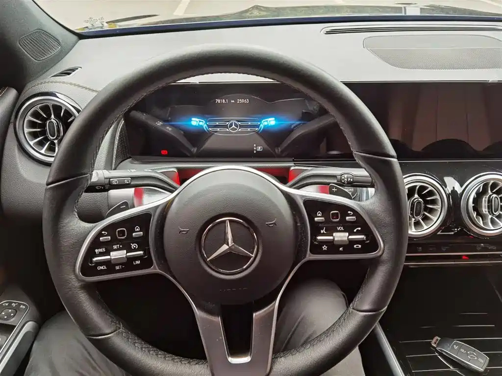MERCEDES BENZ GLB 2023