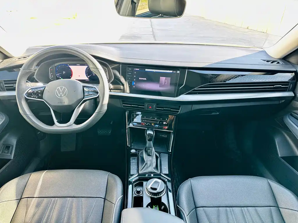 VOLKSWAGEN PASSAT 2022