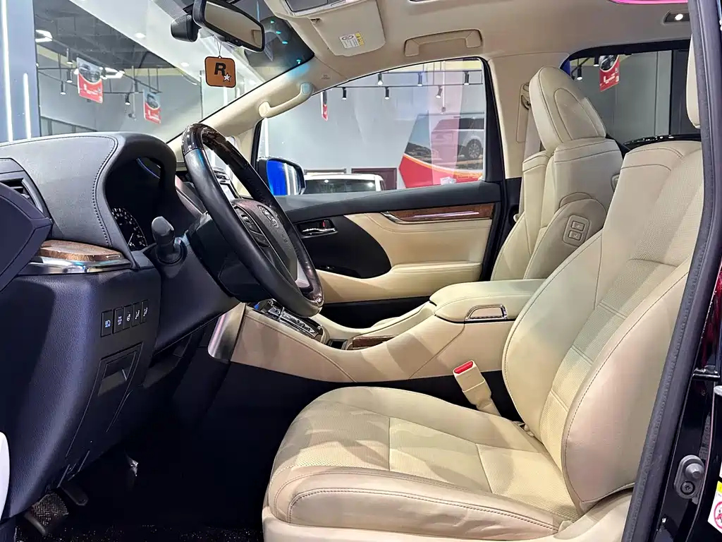 TOYOTA ALPHARD 2017