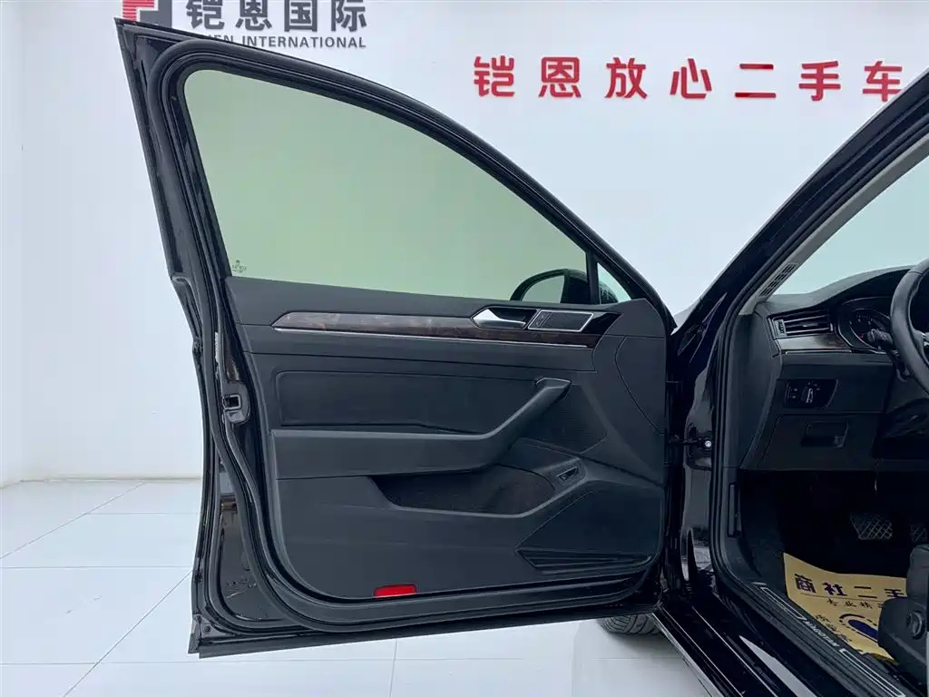 VOLKSWAGEN MAGOTAN 2020