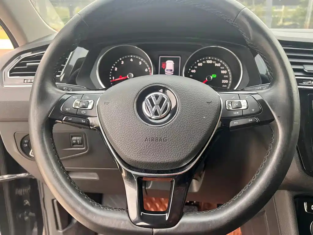 VOLKSWAGEN TIGUAN L 2018