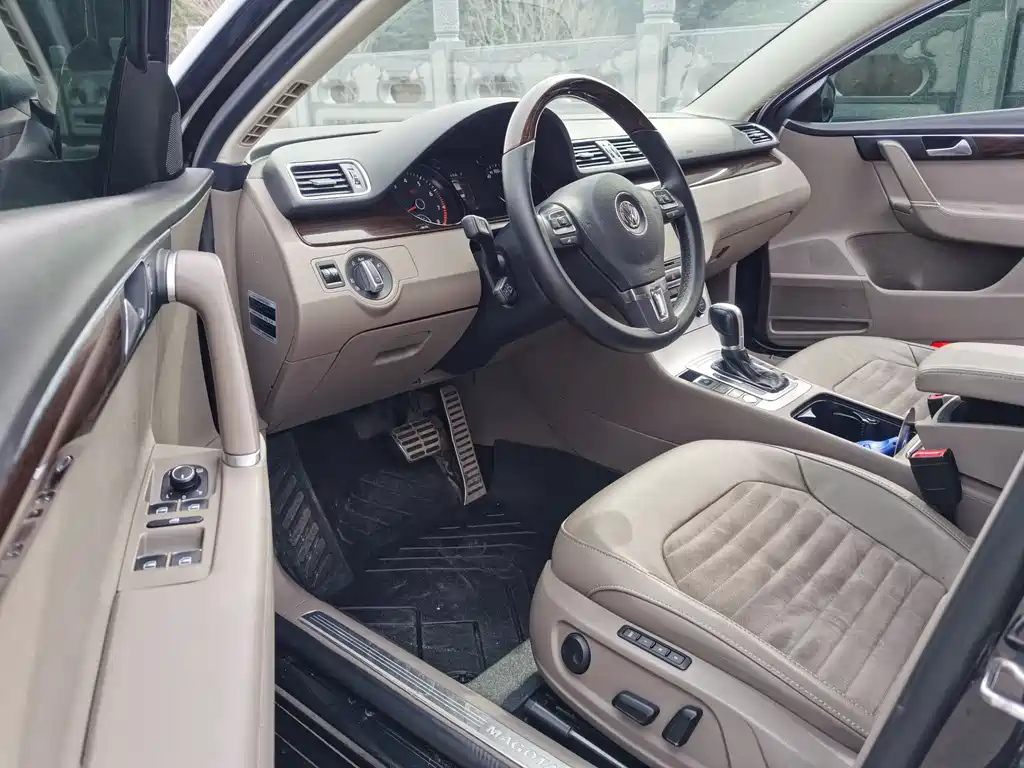 VOLKSWAGEN MAGOTAN 2015