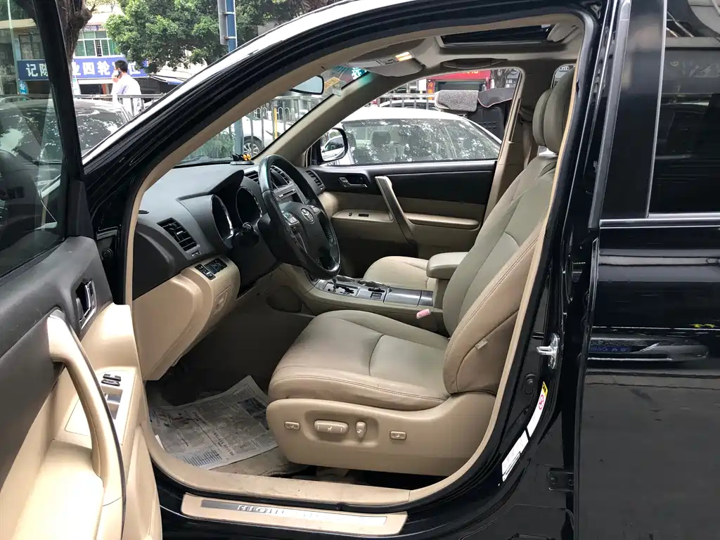 TOYOTA HIGHLANDER 2010