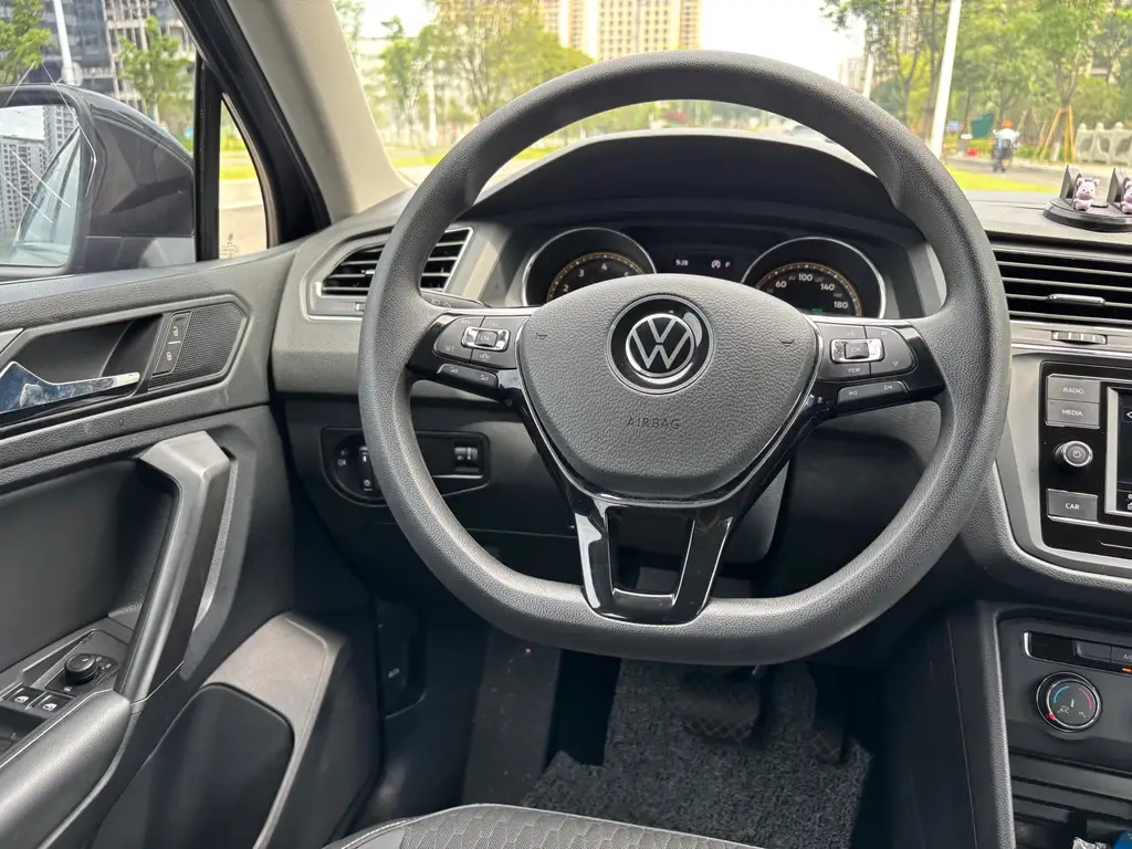 VOLKSWAGEN TIGUAN L 2021