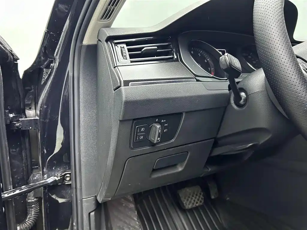 VOLKSWAGEN MAGOTAN 2020