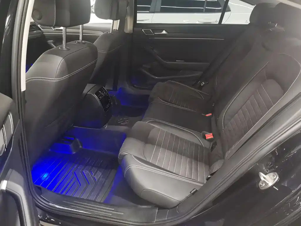 VOLKSWAGEN MAGOTAN 2021
