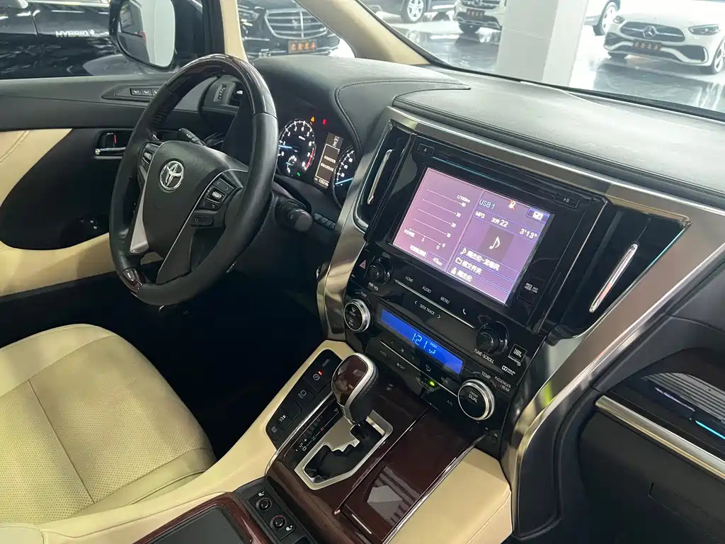 TOYOTA ALPHARD 2016