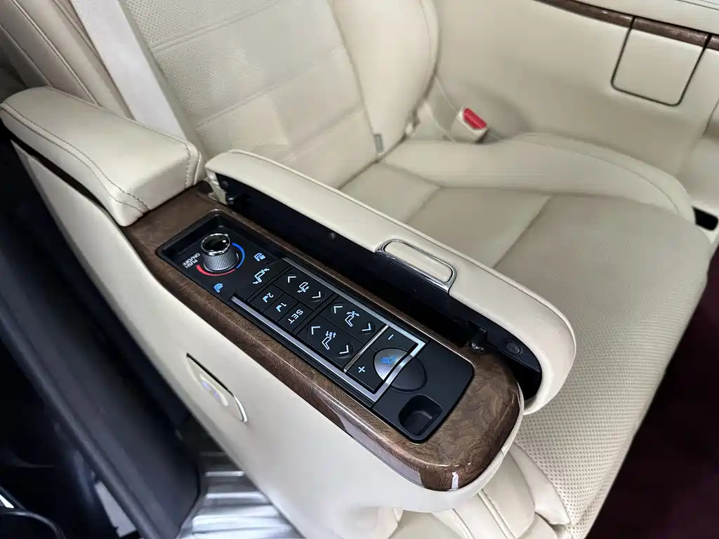 TOYOTA ALPHARD 2017
