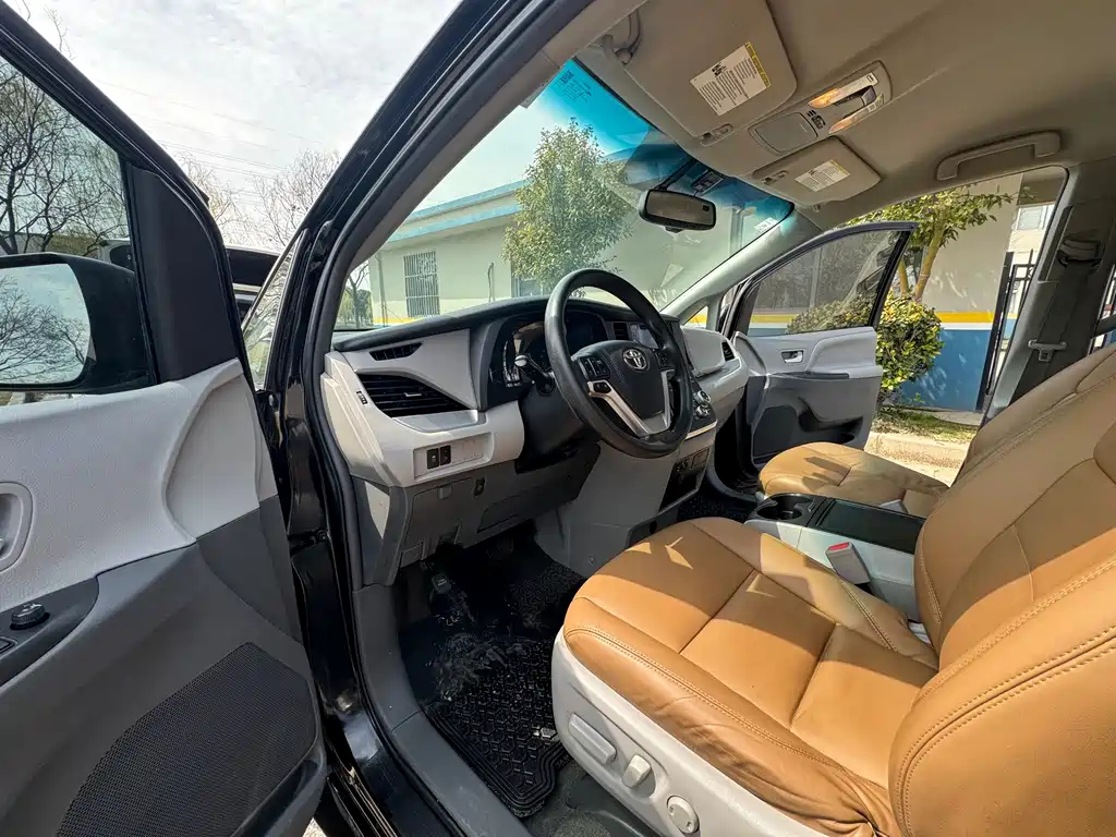 TOYOTA SIENNA 2017