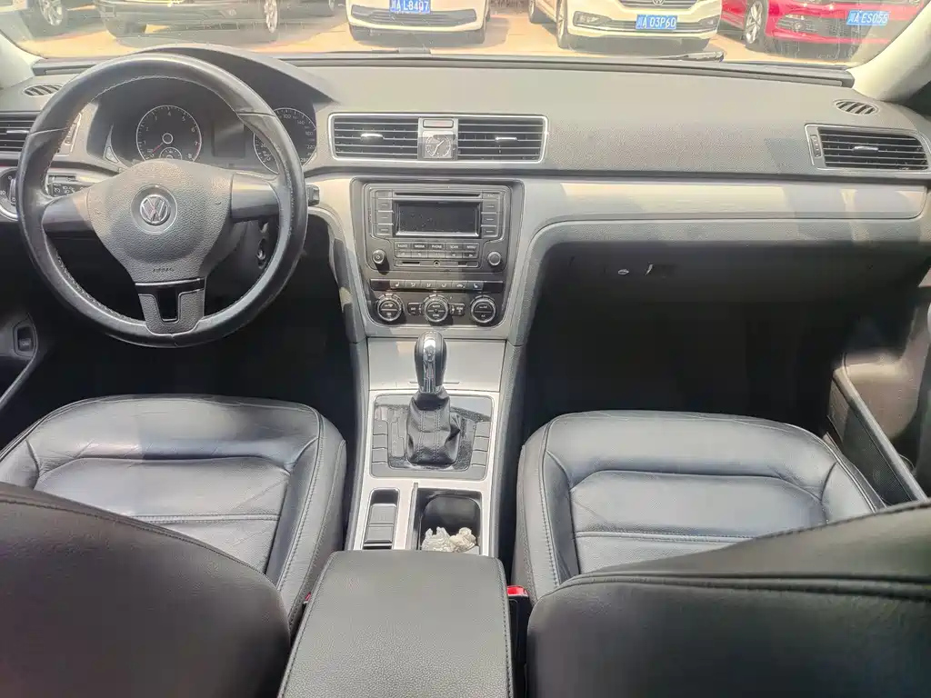 VOLKSWAGEN PASSAT 2014