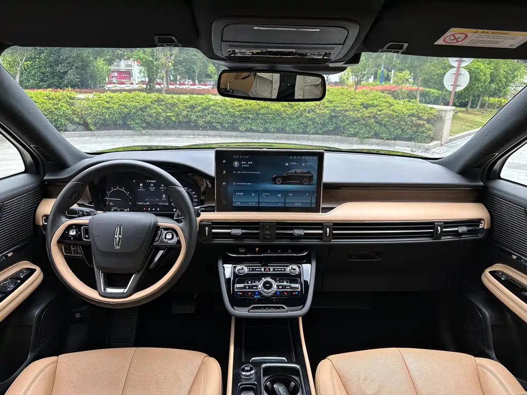 LINCOLN ADVENTURER 2021