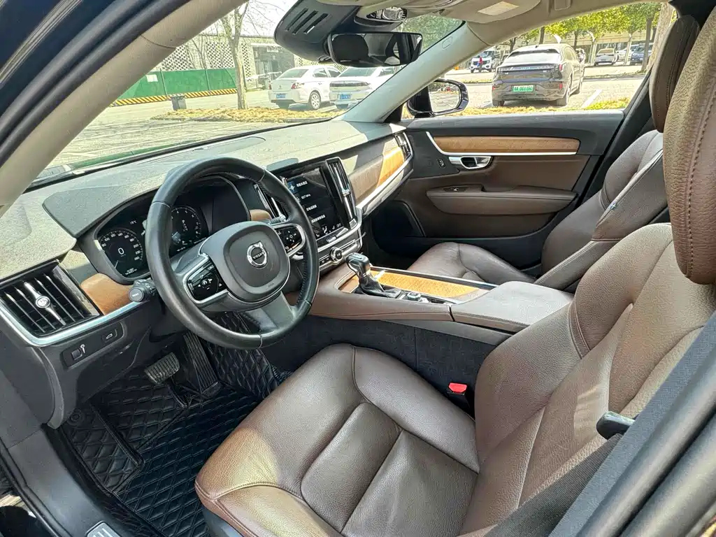 VOLVO S90 2020