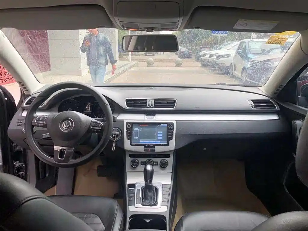 VOLKSWAGEN MAGOTAN 2011