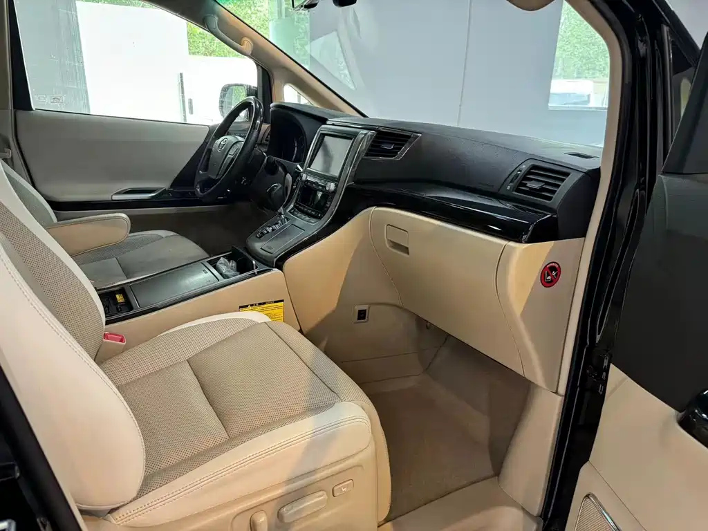 TOYOTA ALPHARD 2015
