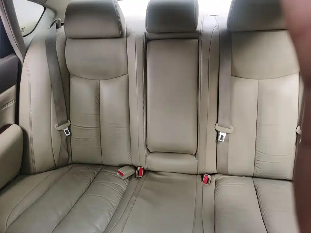 NISSAN TEANA 2010