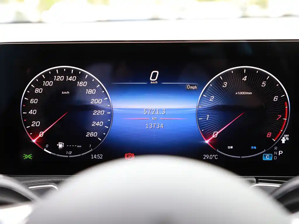 MERCEDES BENZ GLB 2024