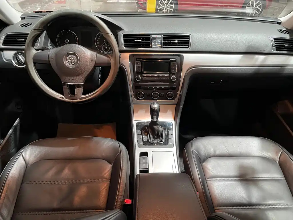 VOLKSWAGEN PASSAT 2011