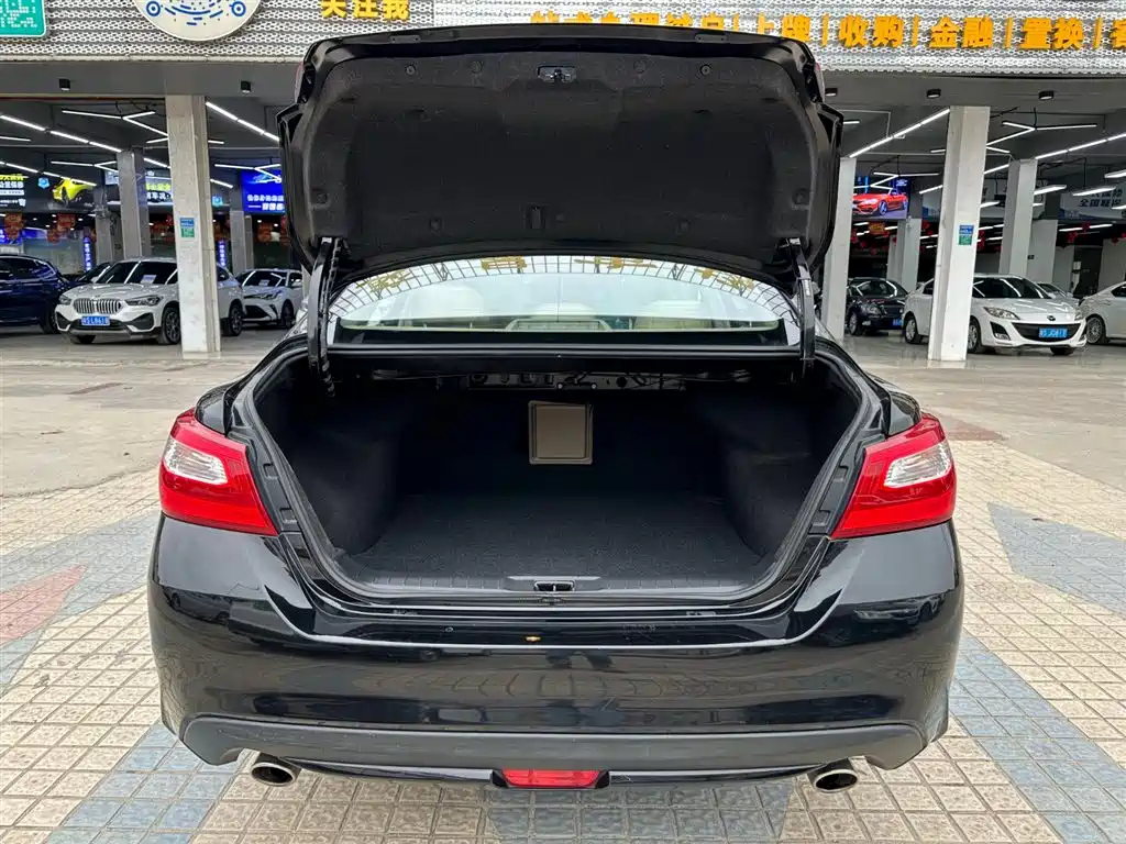 NISSAN TEANA 2019