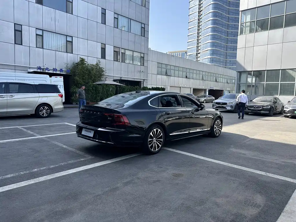 VOLVO S90 2023