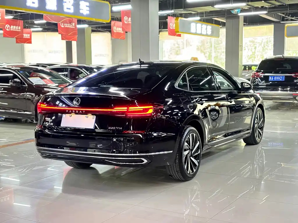 VOLKSWAGEN PASSAT 2023
