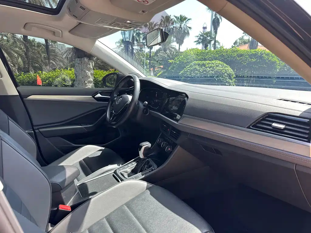 VOLKSWAGEN SAGITAR 2021