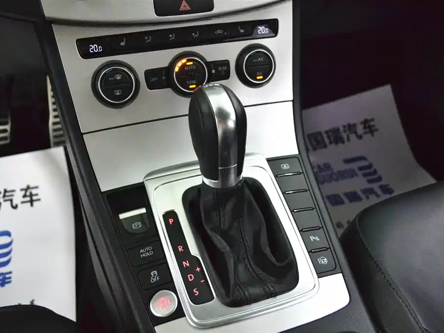 VOLKSWAGEN MAGOTAN 2014