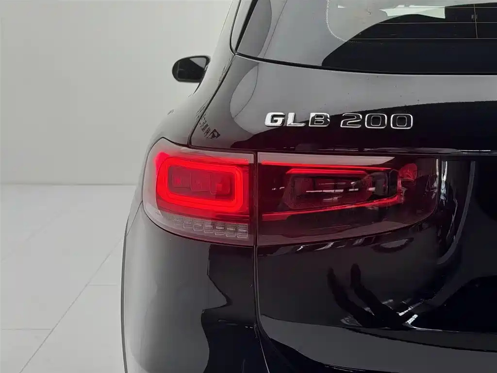 MERCEDES BENZ GLB 2023