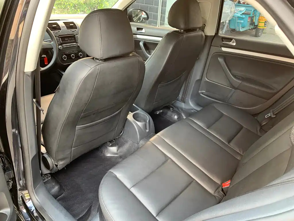 VOLKSWAGEN SAGITAR 2011
