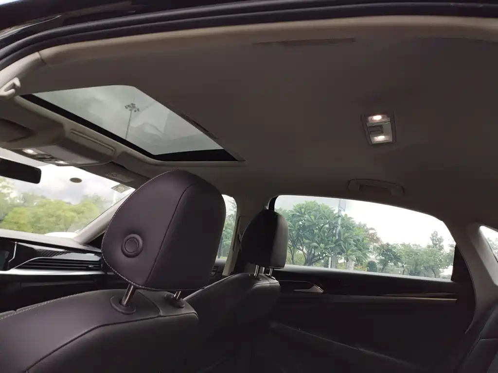 VOLKSWAGEN PASSAT 2022