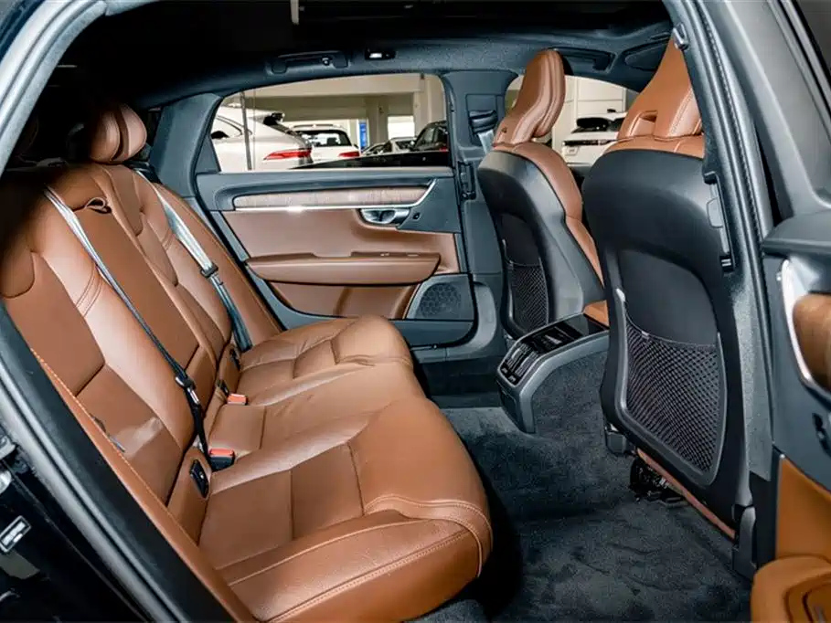 VOLVO S90 2023