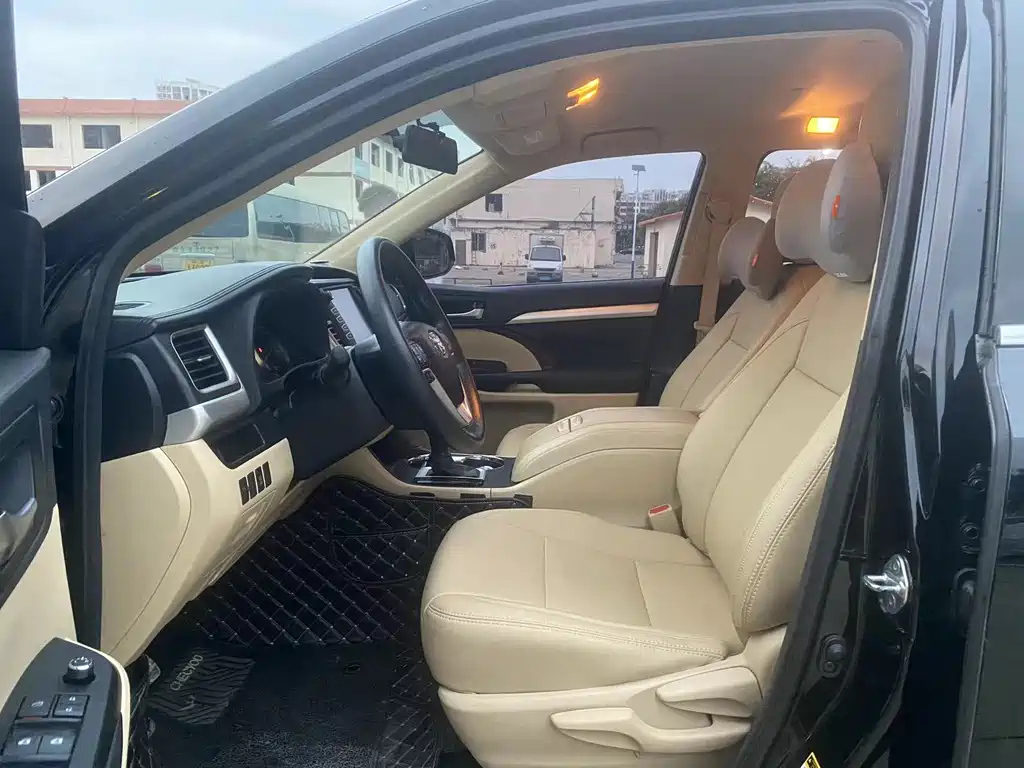 TOYOTA HIGHLANDER 2016