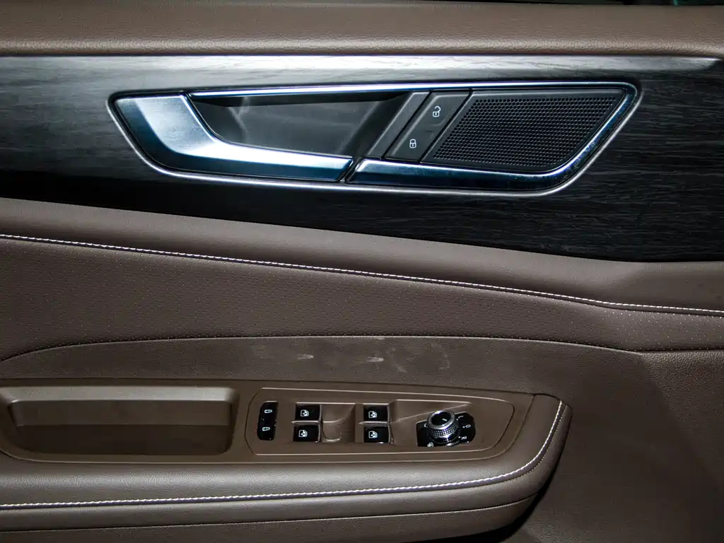 VOLKSWAGEN VILORAN 2023