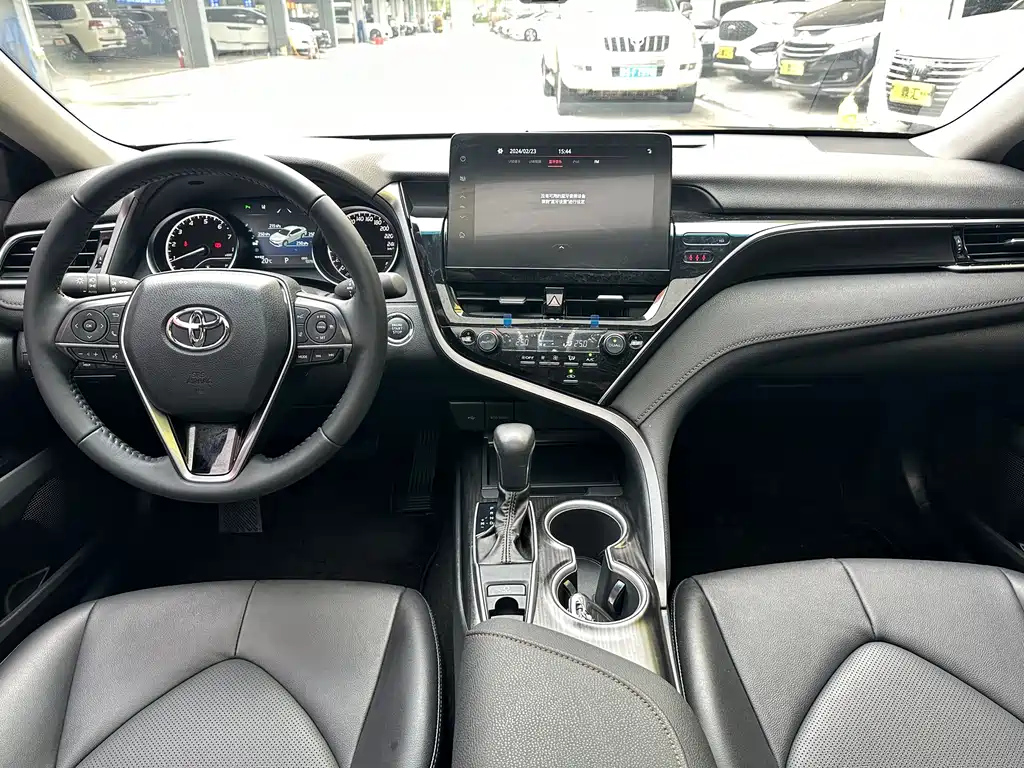 TOYOTA CAMRY 2023