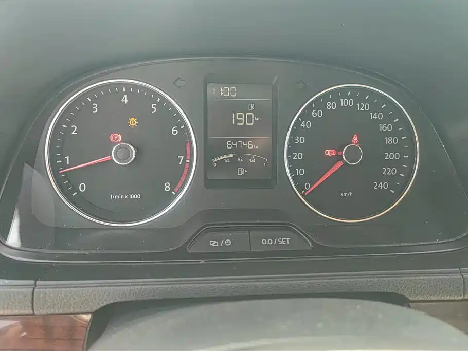VOLKSWAGEN LAVIDA 2014
