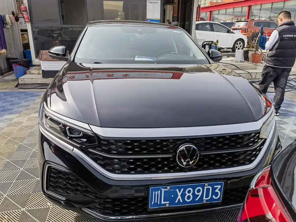 VOLKSWAGEN PASSAT 2023