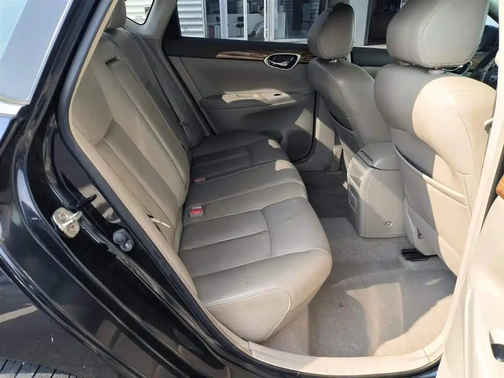 NISSAN SYLPHY 2015