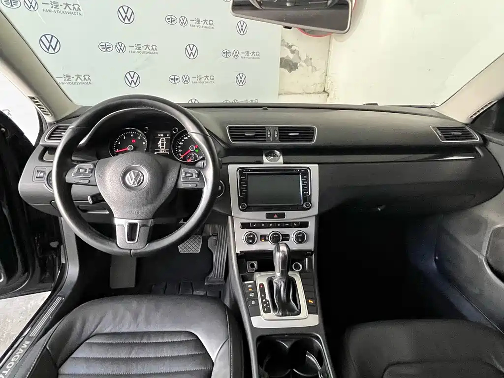 VOLKSWAGEN MAGOTAN 2013