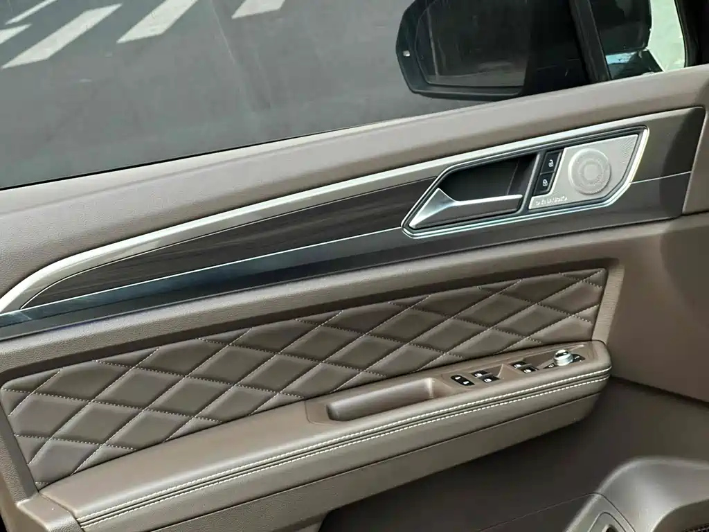 VOLKSWAGEN VILORAN 2023