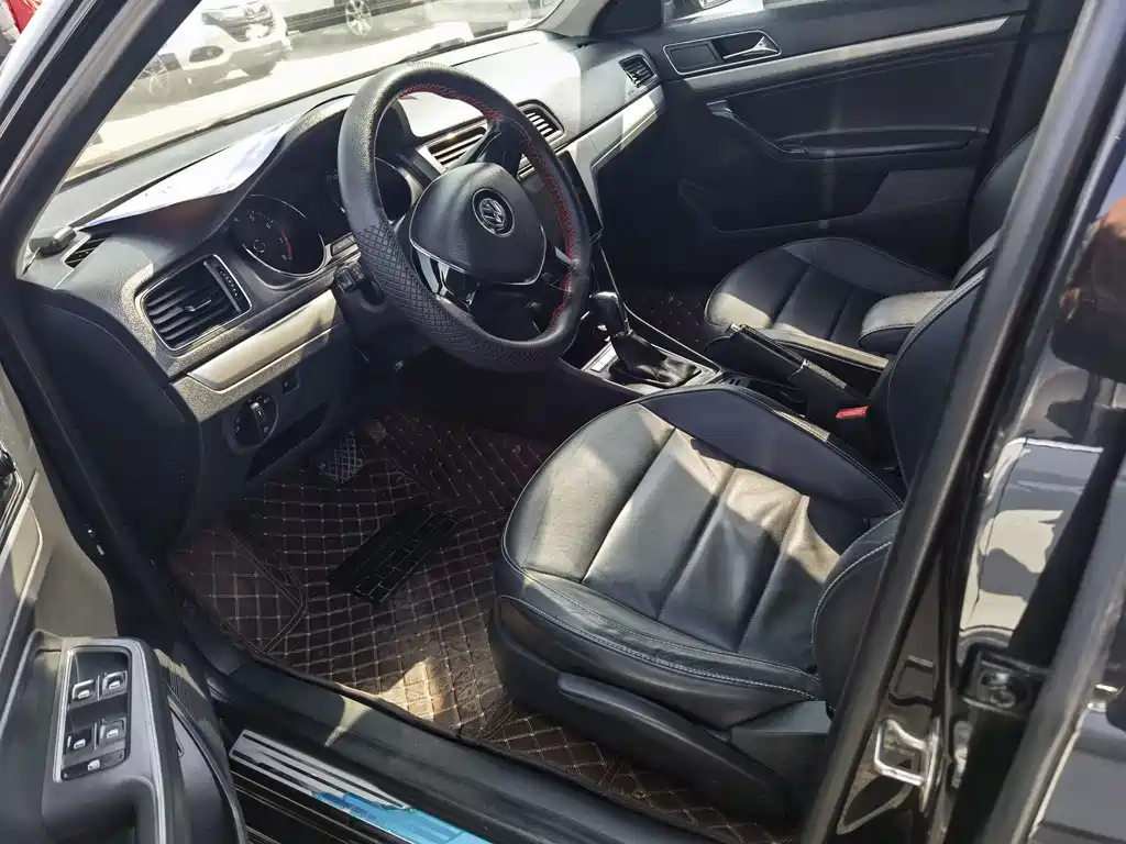 VOLKSWAGEN LAVIDA 2016