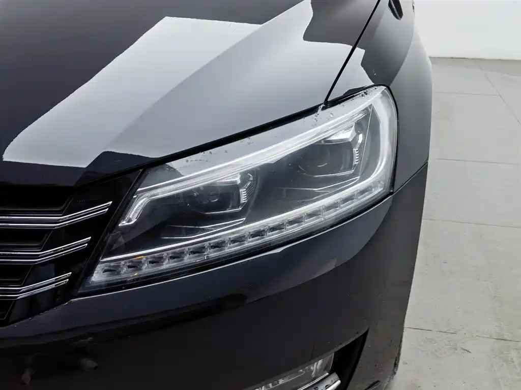 VOLKSWAGEN PASSAT 2015