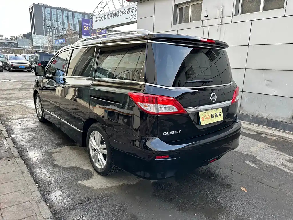 NISSAN QUEST 2018