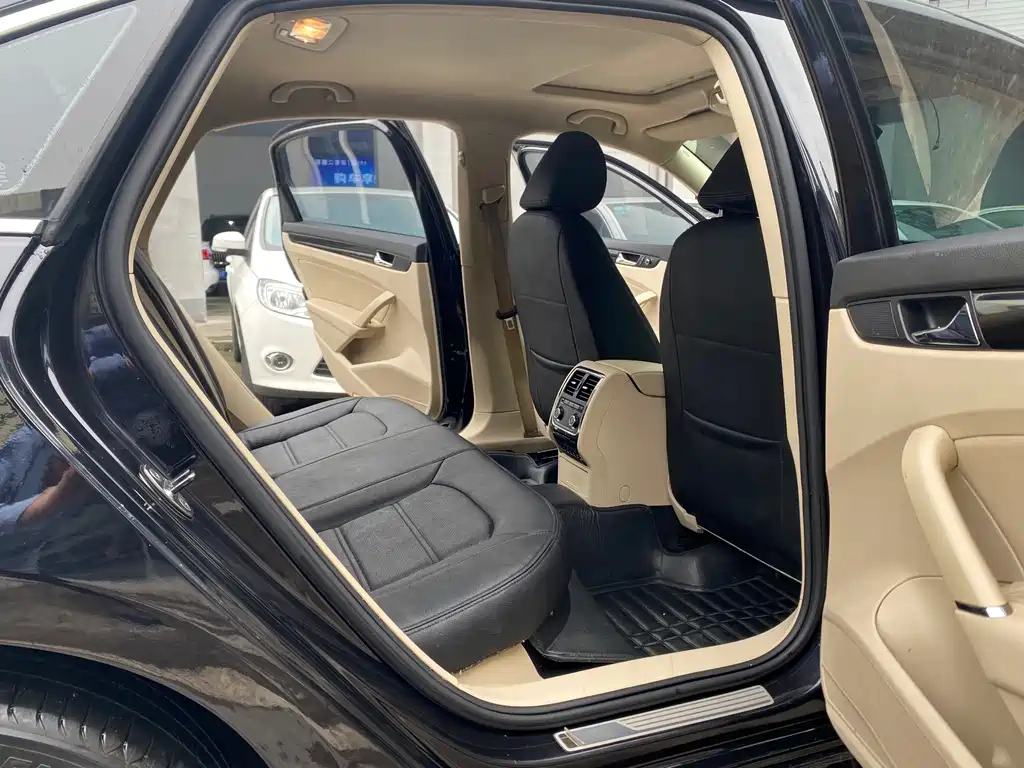 VOLKSWAGEN PASSAT 2015