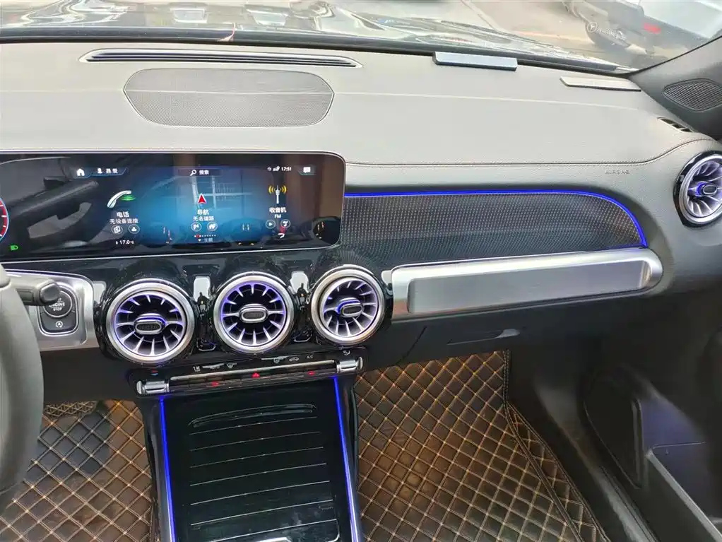 MERCEDES BENZ GLB 2023