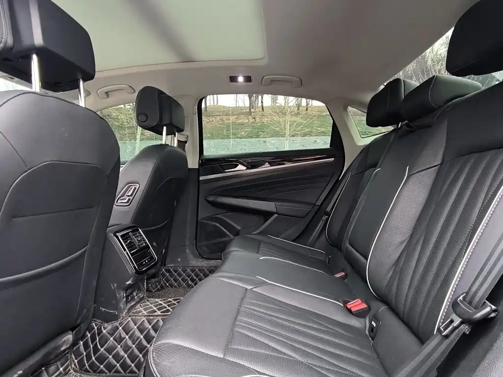 VOLKSWAGEN PASSAT 2022