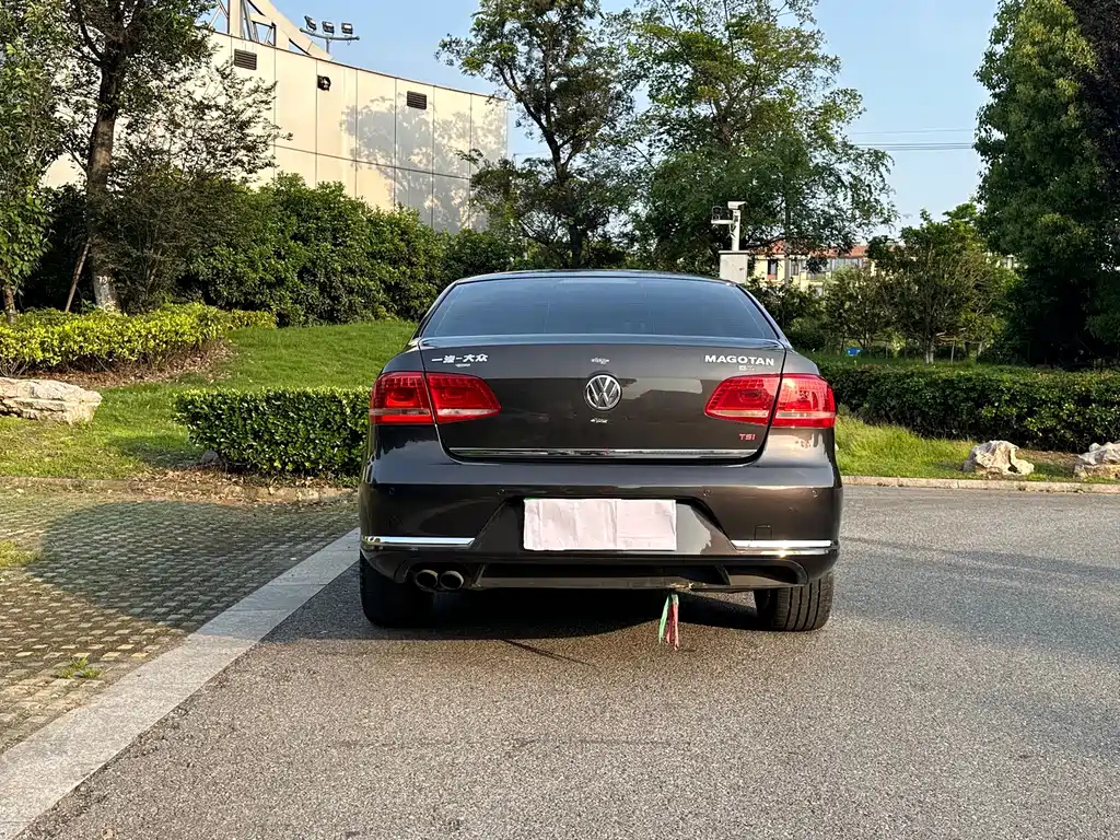 VOLKSWAGEN MAGOTAN 2012